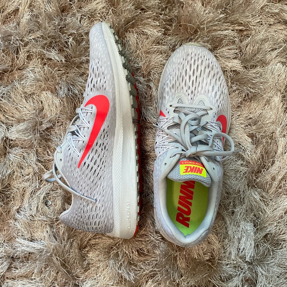 White/Coral Nike Winflo 5